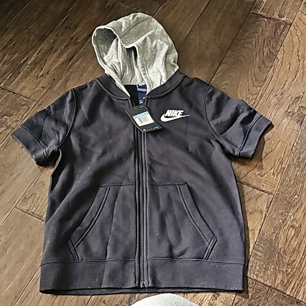 Boys nike top